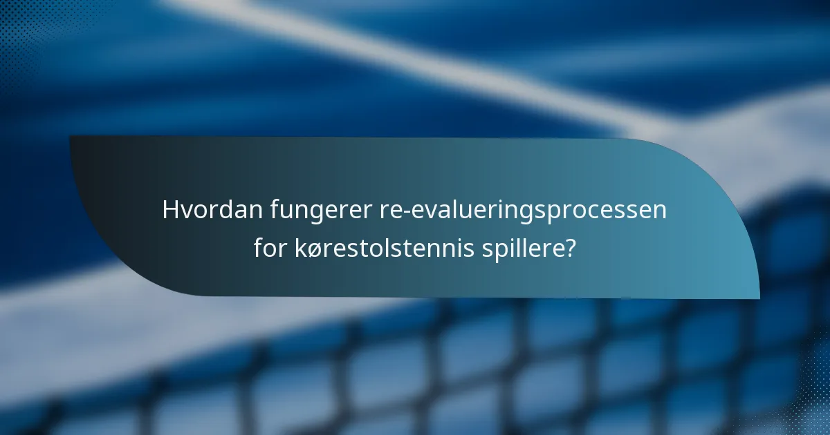 Hvordan fungerer re-evalueringsprocessen for kørestolstennis spillere?